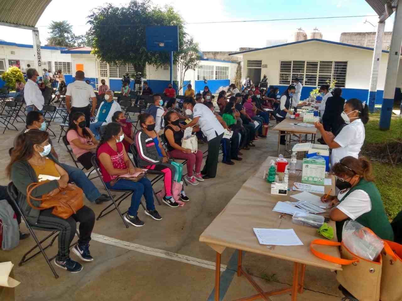 SUPERAN META DE VACUNACIÓN EN IXHUATLÁN