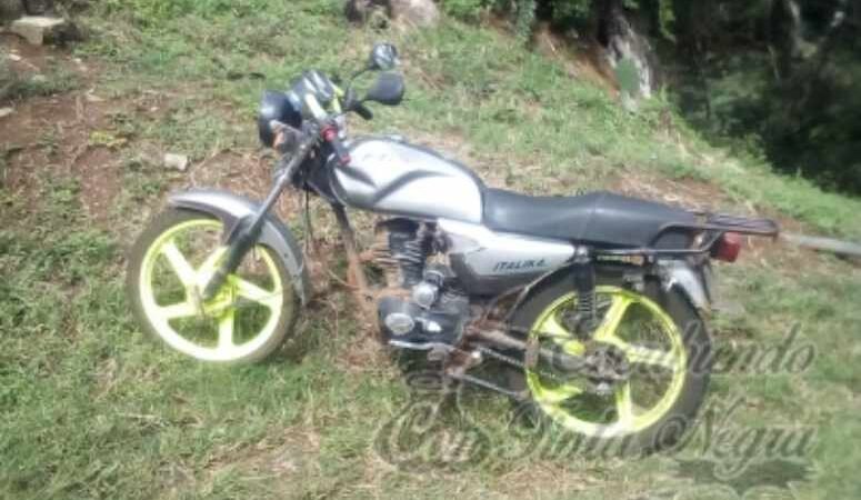 POLICÍA ASEGURA MOTOCICLETA