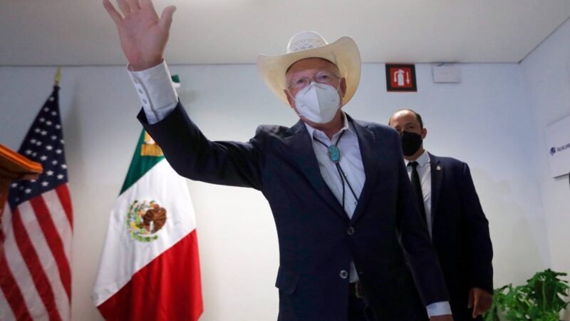 SE RESPETA POSICIÓN DE AMLO, PERO EU BUSCA HACER DE CUBA UN PAÍS DEMOCRÁTICO: KEN SALAZAR