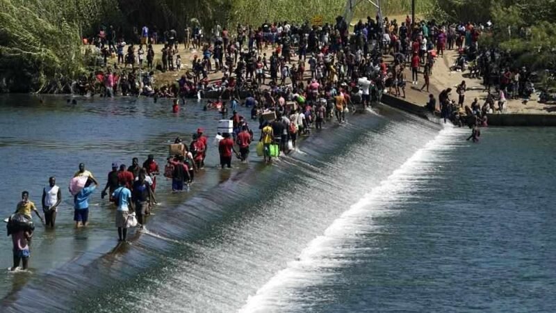 EU INICIA DEPORTACIÓN MASIVA DE MIGRANTES HAITIANOS