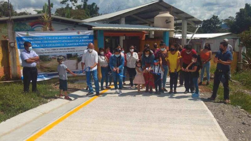PAVIMENTAN ACCESO A JARDÍN DE NIÑOS EN POTRERILLO