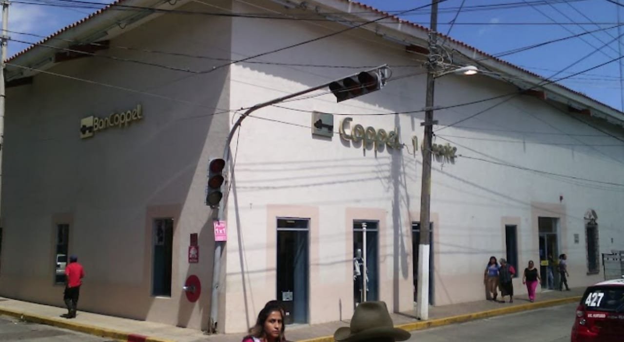 ASALTAN A JOVEN DENTRO DE COPPEL HUATUSCO