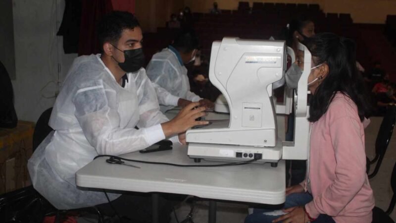 REALIZAN CAMPAÑA DE LA VISTA EN HUATUSCO