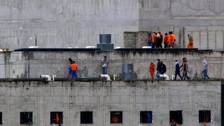 MOTÍN EN PRISIÓN DE ECUADOR DEJA AL MENOS 100 MUERTOS