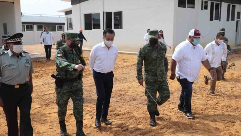 SUPERVISAN CONSTRUCCIÓN DE CUARTEL DE GUARDIA NACIONAL