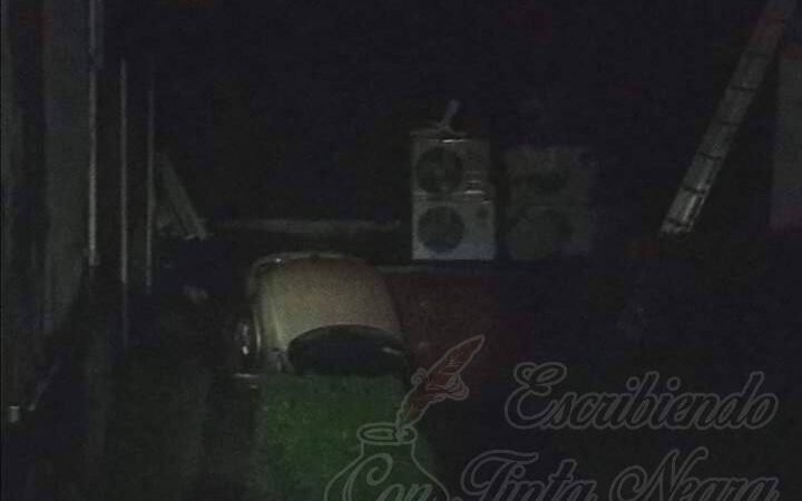 SOCAVÓN “SE TRAGA” AUTO