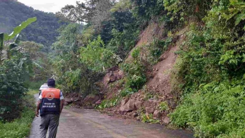 DERRUMBE BLOQUEA PASO A POTRERILLO