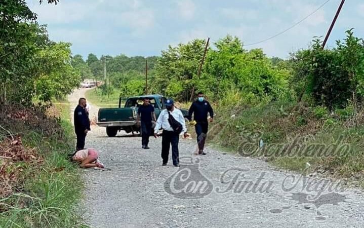 APRENDÍA A MANEJAR Y VUELCA; MURIERON SU PADRE Y HERMANO