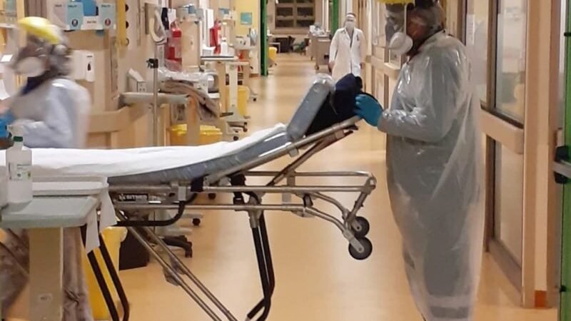 HOSPITALIZAN A NIÑO DE 8 AÑOS TRAS RECIBIR VACUNA COVID DE SINOVAC