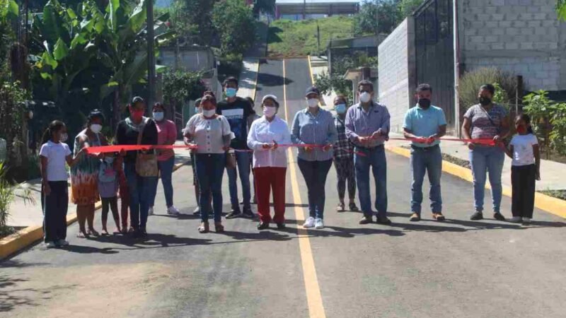 INAUGURAN PAVIMENTACIÓN
