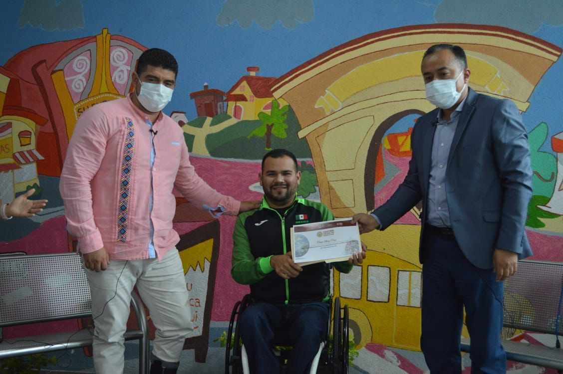 RECONOCEN A ATLETA PARALÍMPICO; GANÓ TRES MEDALLAS EN TOKIO