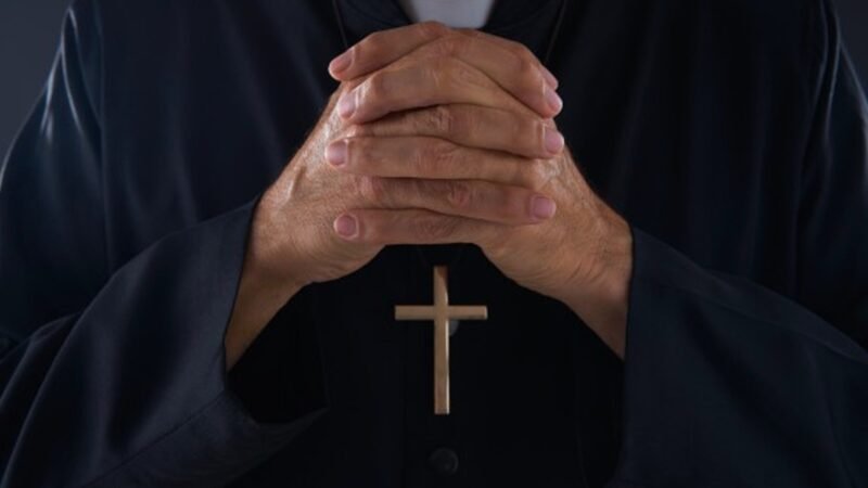 IGLESIA CATÓLICA FRANCESA ENCUBRIÓ 330 MIL CASOS DE PEDERASTIA EN 70 AÑOS