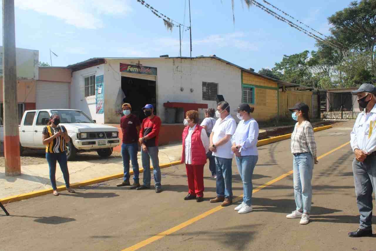 BALDINUCCI TEJEDA ENTREGA CALLE EN CHAVAXTLA