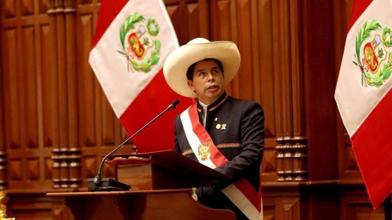 PRESIDENTE DE PERÚ, ANUNCIA RENUNCIA DE TODO SU GABINETE