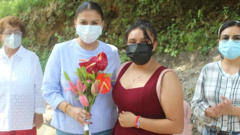 INAUGURA BALDINUCCI TEJEDA PAVIMENTACIÓN EN METLAPOXTECA