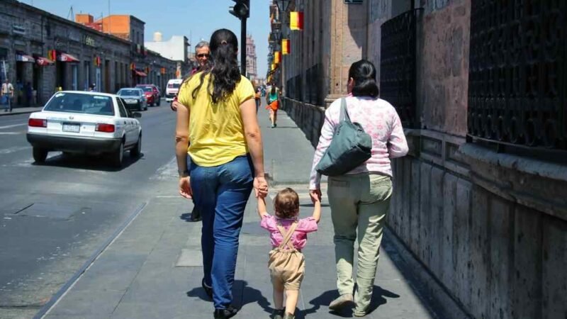 JUEZ AMPARA A FAMILIA HOMOPARENTAL PARA QUE PUEDA REGISTRAR A SUS GEMELOS