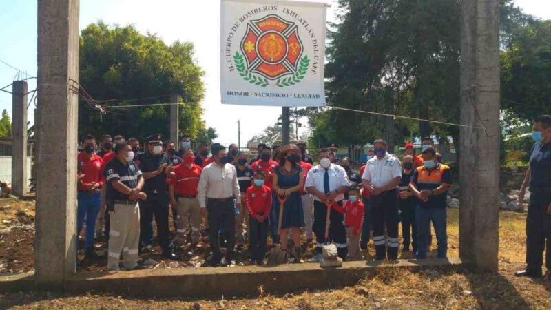 ENTREGAN TERRENO EN DONACIÓN A BOMBEROS DE IXHUATLÁN DEL CAFÉ