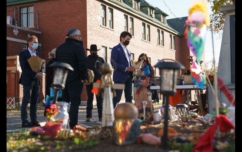 JUSTIN TRUDEAU VISITA TUMBAS DE ANTIGUO INTERNADO INDÍGENA