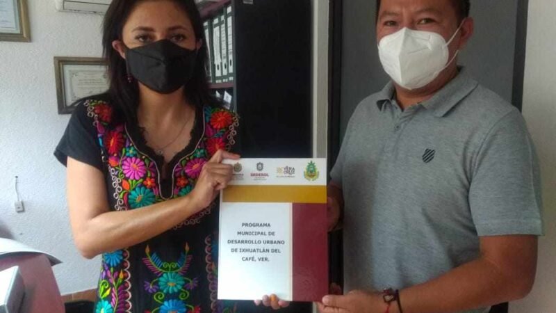 ENTREGAN PROGRAMA MUNICIPAL DE DESARROLLO URBANO