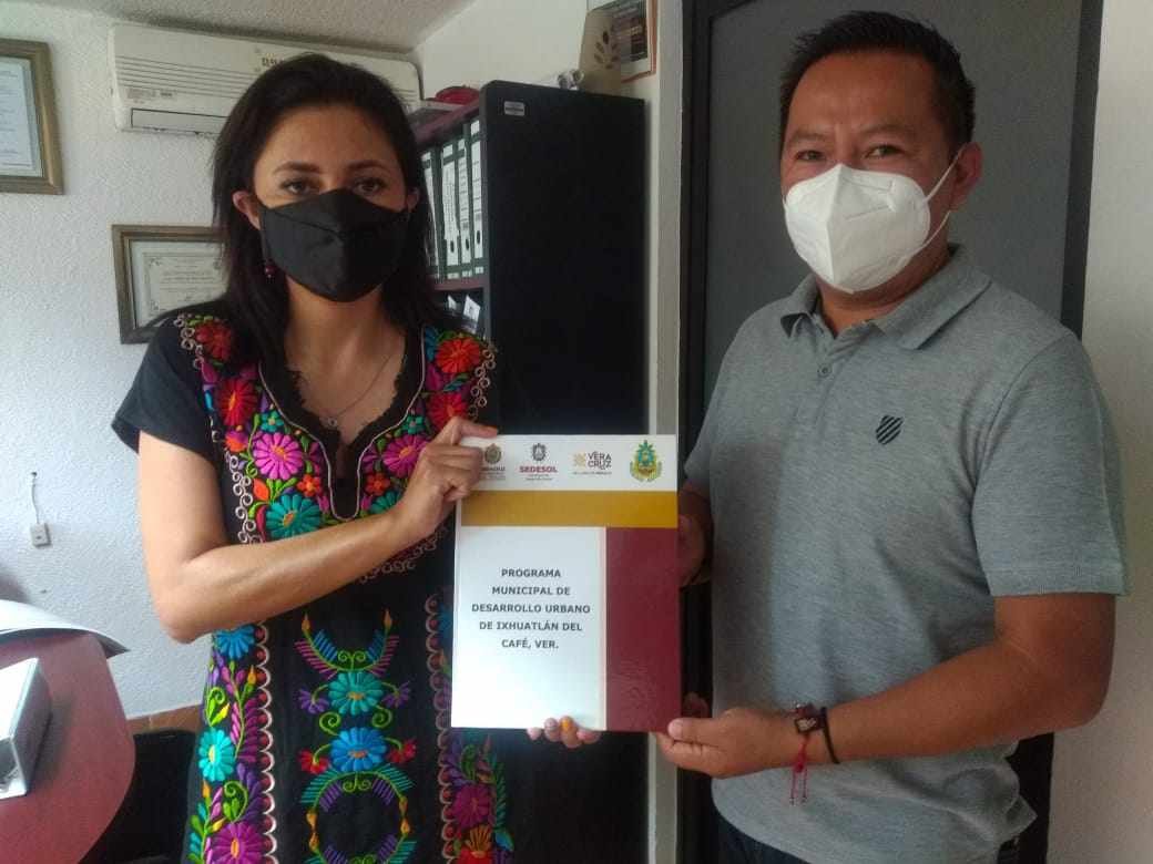 ENTREGAN PROGRAMA MUNICIPAL DE DESARROLLO URBANO