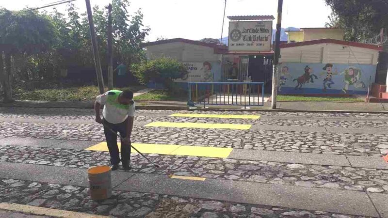 PINTAN SEÑALAMIENTOS VIALES EN ESCUELAS