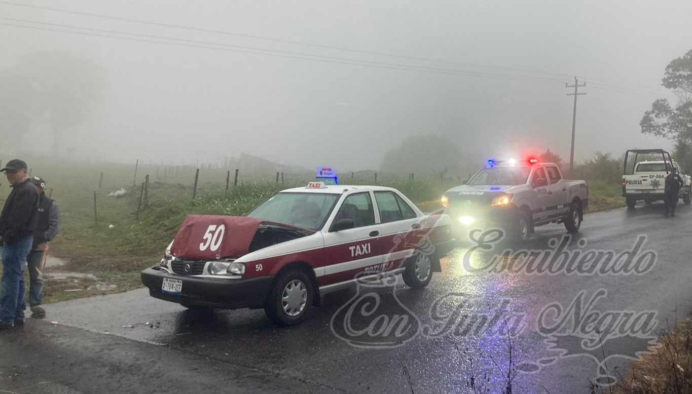 CHOCA TAXI DE TOTUTLA CONTRA CAMIONETA
