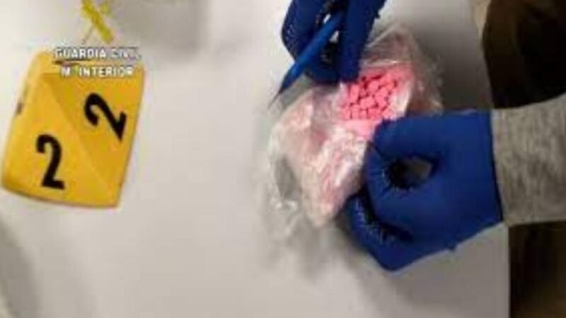DETIENEN A COLOMBIANOS QUE ENVIABAN DROGAS EN DOBLES FONDOS DE JUGUETES PARA NIÑOS