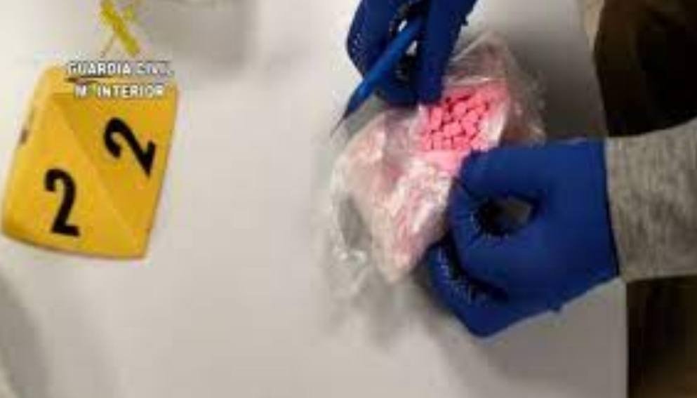 DETIENEN A COLOMBIANOS QUE ENVIABAN DROGAS EN DOBLES FONDOS DE JUGUETES PARA NIÑOS