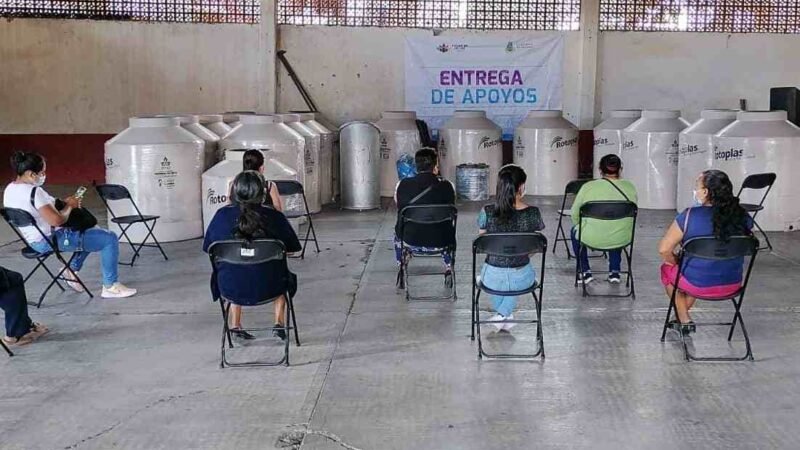 SUMAN 721 TANQUES DE ALMACENAMIENTO ENTREGADOS EN IXHUATLÁN