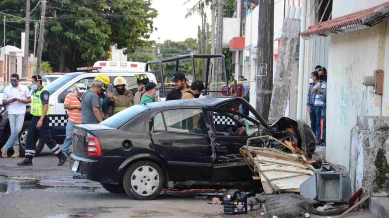 MUERE AL VOLANTE Y EMBISTE A PEATÓN