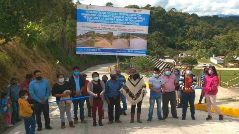 PAVIMENTAN ACCESO A COLONIA LOMAS DE GUADALUPE