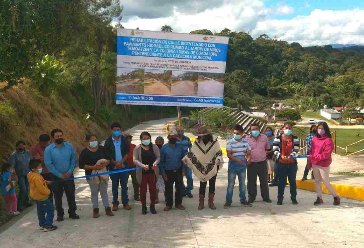 PAVIMENTAN ACCESO A COLONIA LOMAS DE GUADALUPE