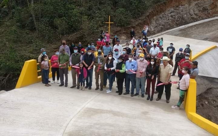 INAUGURAN PUENTE “EL TESMOLITO”
