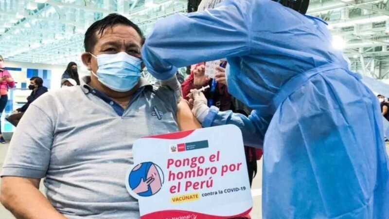 PERÚ IMPEDIRÁ ACCESO A LUGARES A NO VACUNADOS CONTRA COVID-19