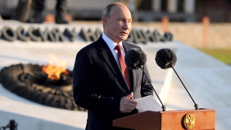 PUTIN RECIBE VACUNA NASAL RUSA CONTRA COVID-19