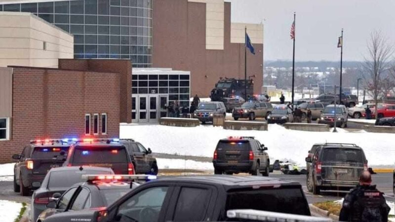 TIROTEO EN ESCUELA DE MÍCHIGAN; HAY 3 MUERTOS