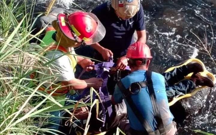 SE DESBARRANCA EN EL RÍO SECO