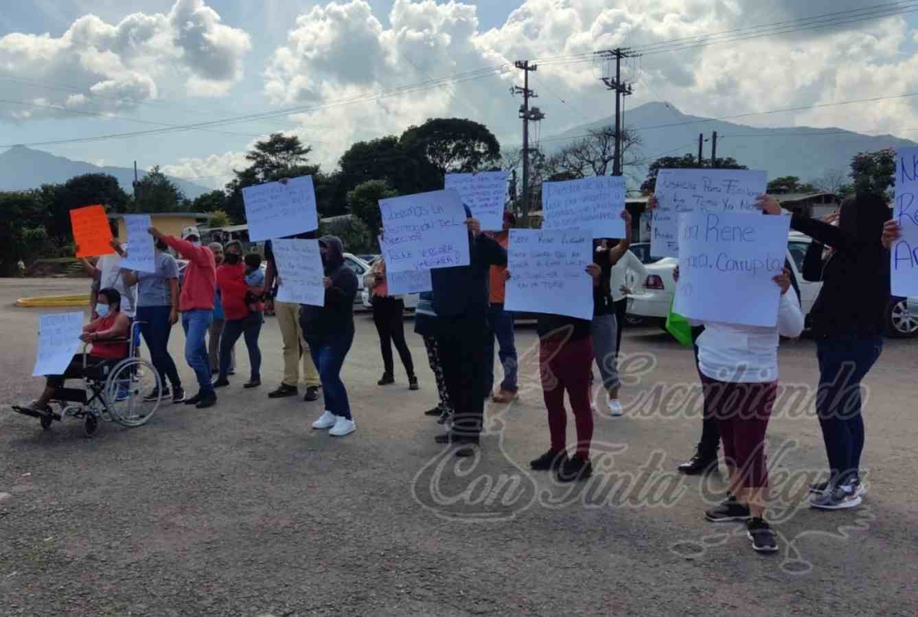 EXIGEN DESTITUCIÓN DEL DIRECTOR DE LA TOMA