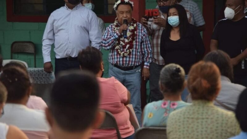 ESCUCHA JUAN MARTÍNEZ A GENTE DE COMUNIDADES RURALES