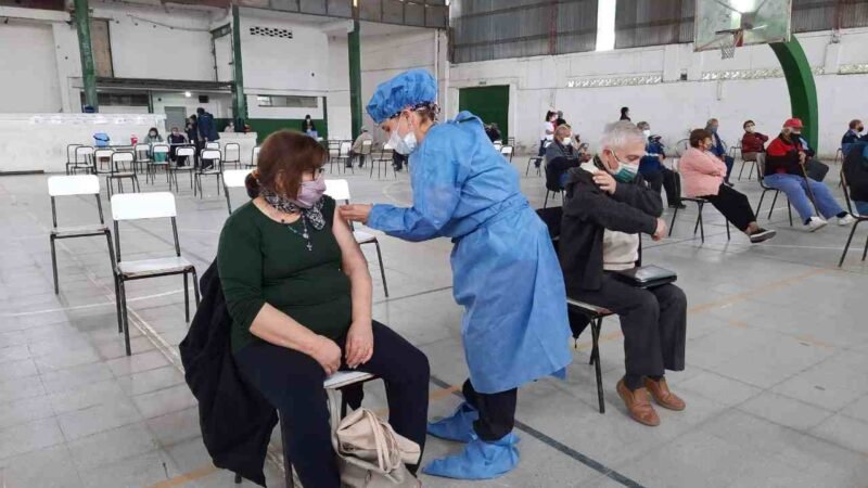 VACUNAR A TODOS ES MÁS URGENTE QUE LAS DOSIS DE REFUERZO: OMS