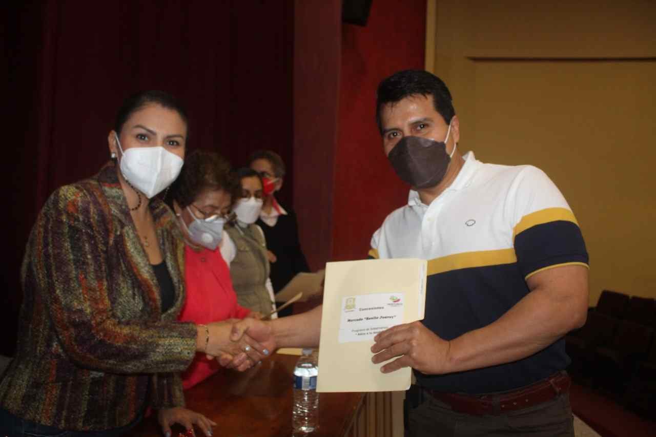 COMERCIANTES REGULARIZAN SUS CONCESIONES
