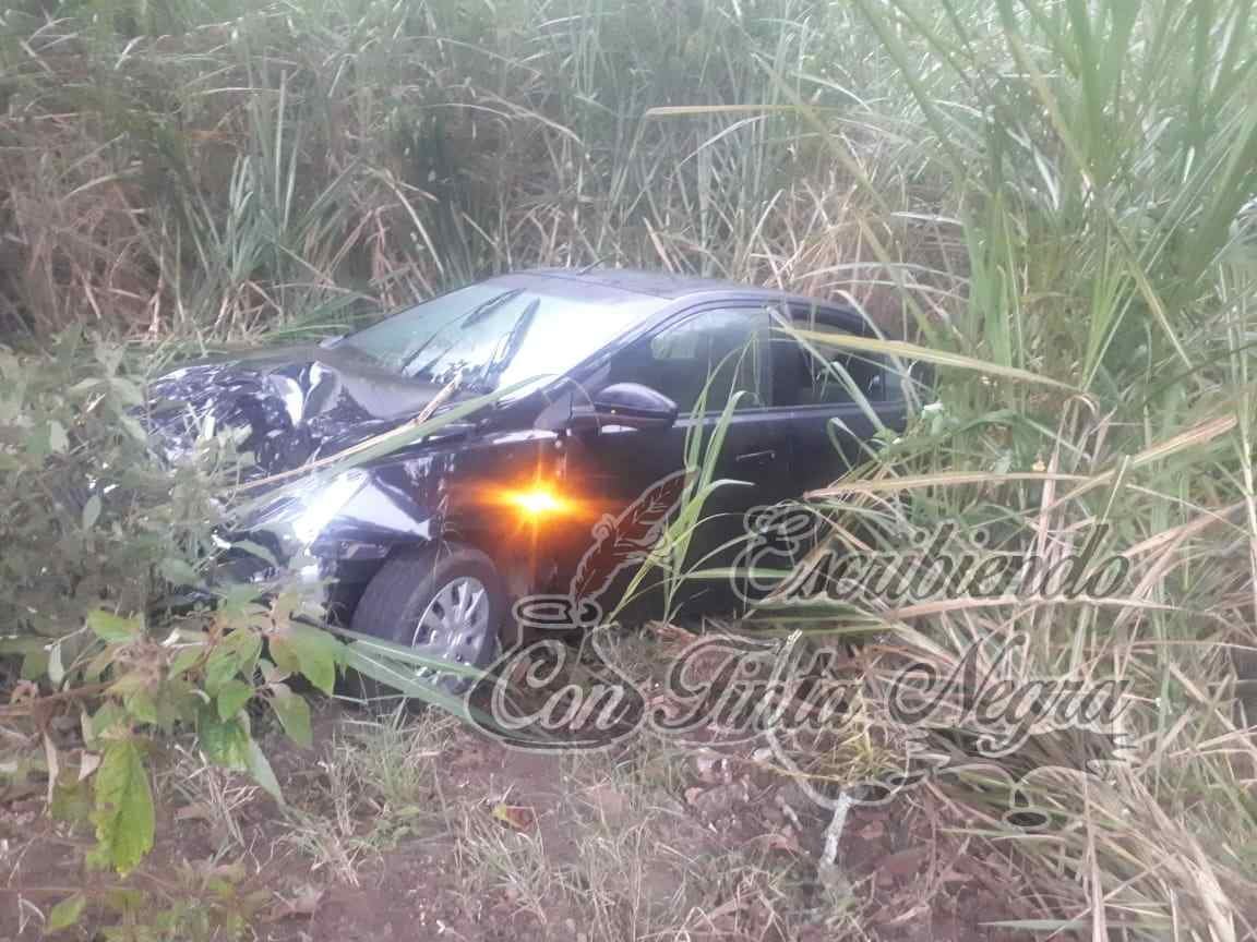 SE SALE AUTO DE LA CARRETERA