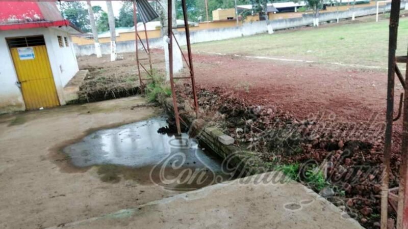 DEJA ALCALDESA DE CHOCAMÁN OBRA DEL CAMPO SIN TERMINAR