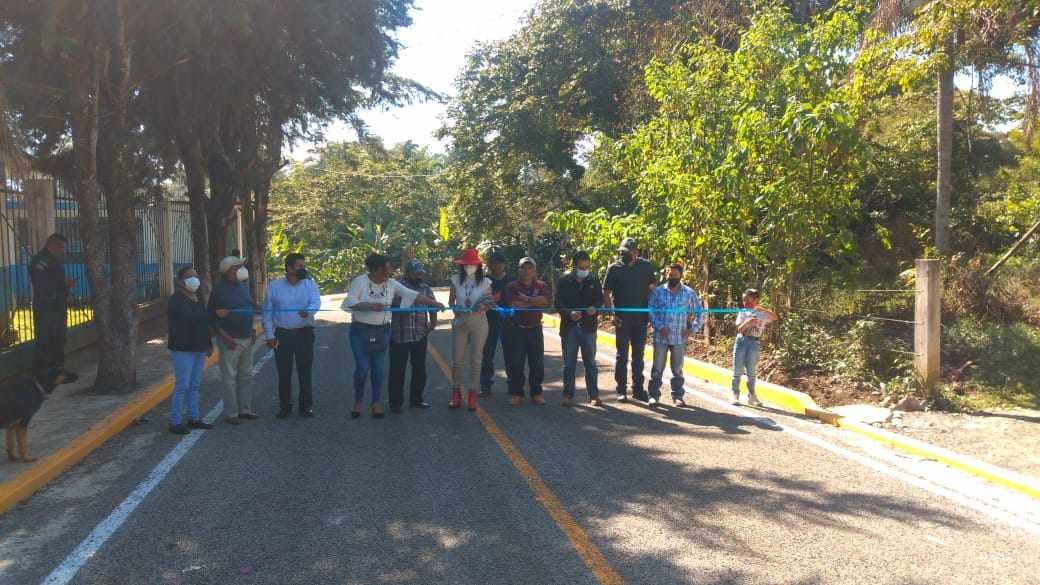 ENTREGAN OBRA DE PAVIMENTACIÓN EN IXCATLA