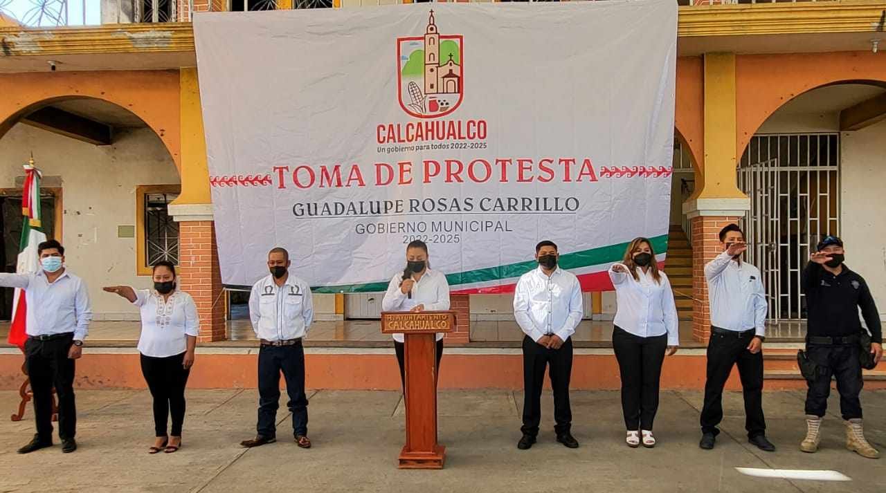 GUADALUPE ROSAS RINDE PROTESTA COMO ALCALDESA DE CALCAHUALCO