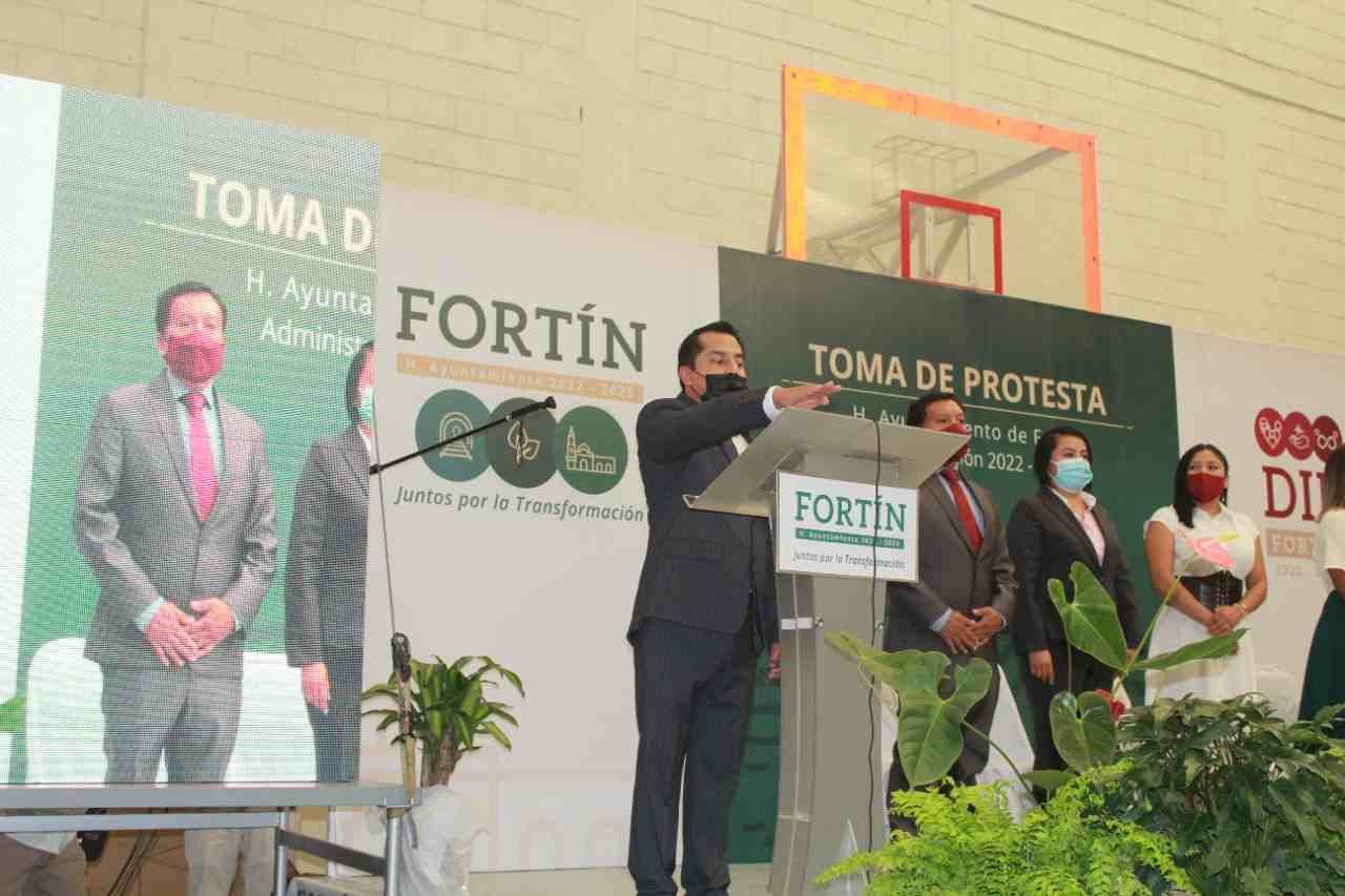 AUSTERIDAD, DESARROLLO Y TRATO DIRECTO, COMPROMISO DE GERARDO ROSALES