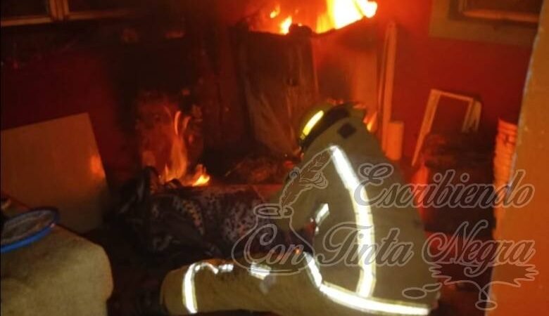 CORTO CIRCUITO GENERA INCENDIO EN VIVIENDA