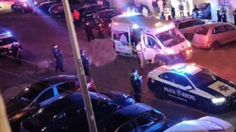 BALEAN A FAMILIA MIENTRAS CELEBRABAN LA NAVIDAD