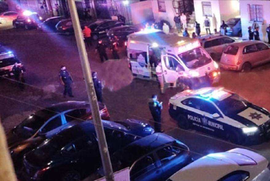 BALEAN A FAMILIA MIENTRAS CELEBRABAN LA NAVIDAD