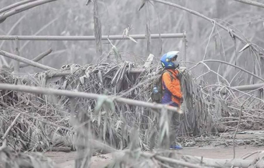 SUMAN 13 MUERTOS POR ERUPCIÓN DE VOLCÁN